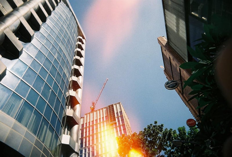 RETO Ultra Wide and Slim 35mm Reusable Daylight Film Camera - 22mm Wide Lens, Focus Free, Light Weight, Easy to Use (Cream) - Image 5